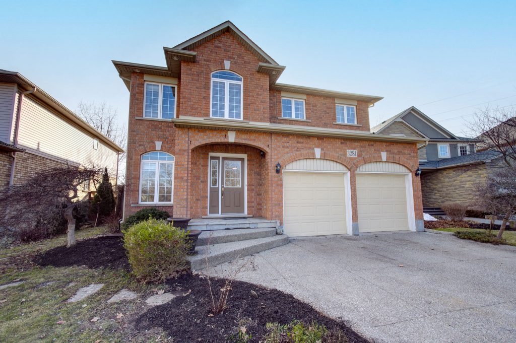 Headon Forest Home on a Ravine Lot